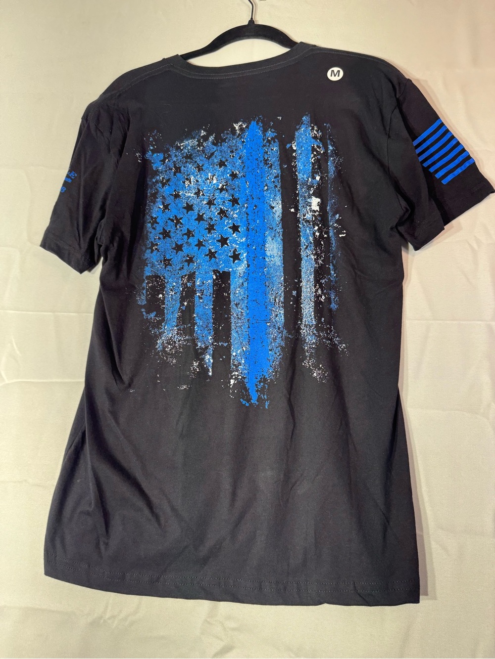 New Grunt Style Medium Black T-Shirt with Blue Thin Blue Line American Flag